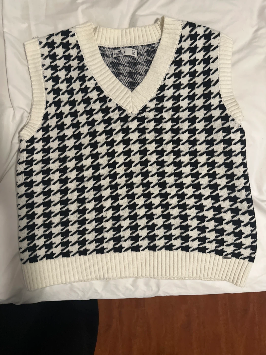 Hollister Houndstooth Knit Sweater Vest
