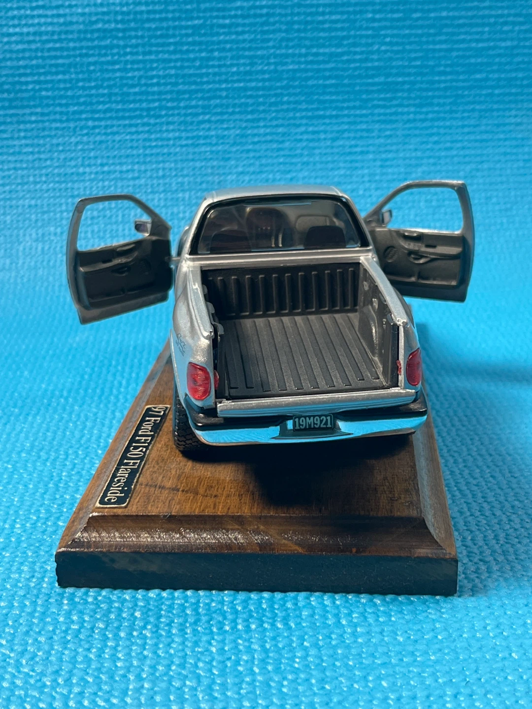 1997 Ford F150 Flareside Maisto Special Edition 1/26 scale - photo 5