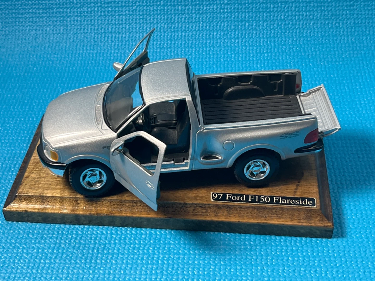 1997 Ford F150 Flareside Maisto Special Edition 1/26 scale - photo 4