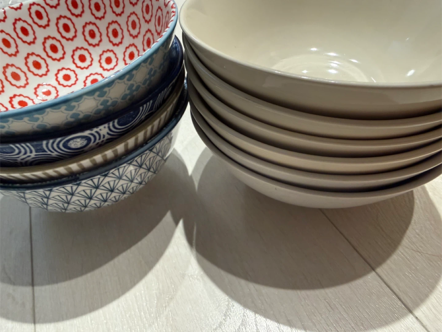 Set of 5 Grey Dinner Plates and 5 Patterned Bowls - photo 4