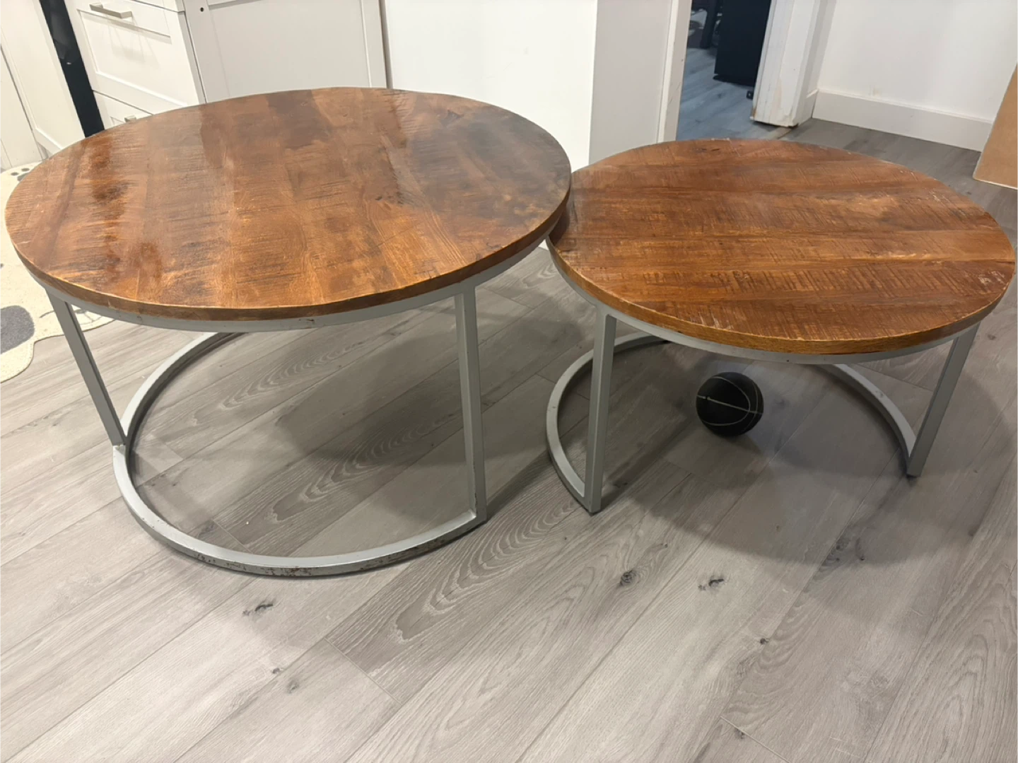 Set of 2 Nesting Round Coffee Tables - photo 2