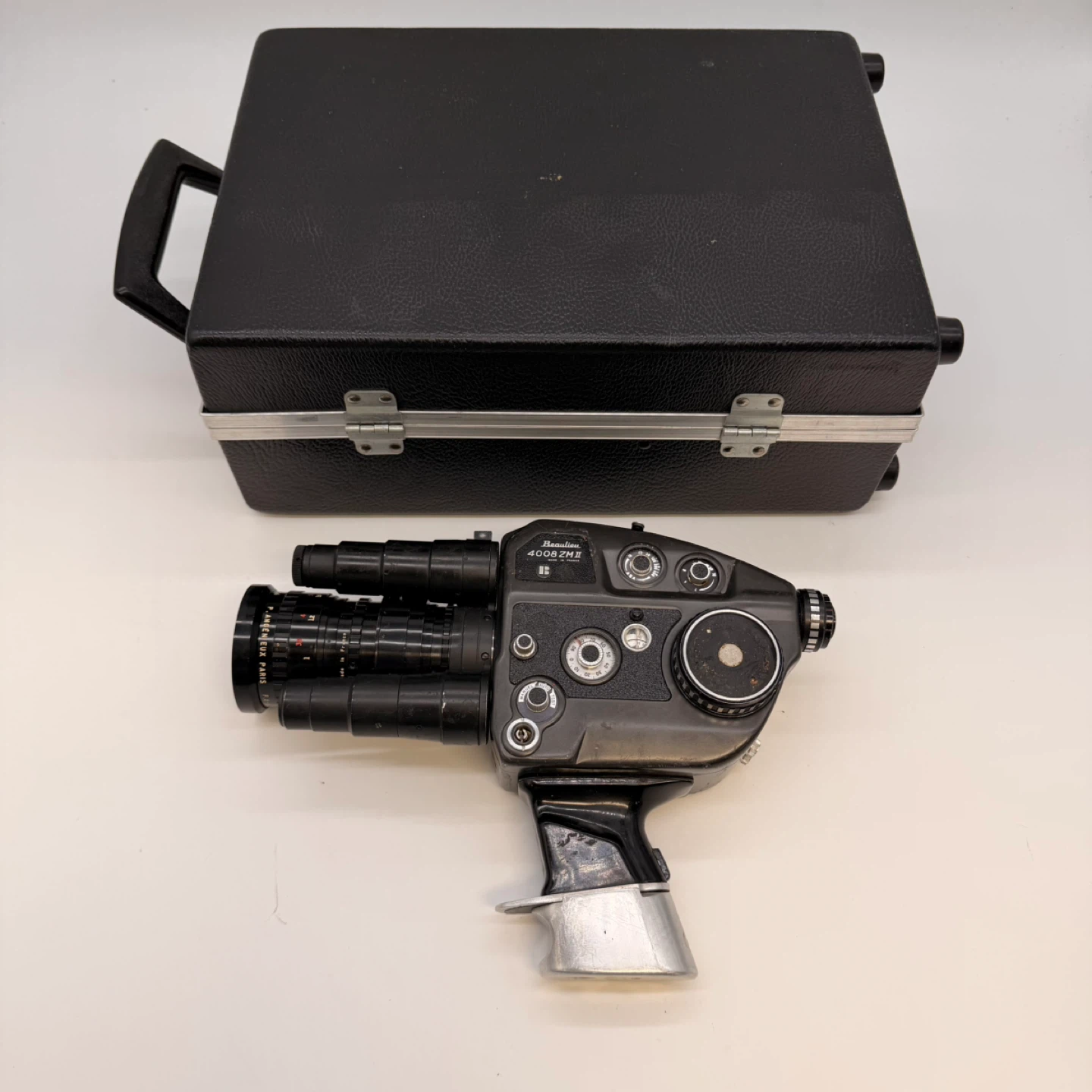 Beaulieu 4008 ZM II Super 8 Camera Angenieux 8–64mm Lens + Case - photo 2