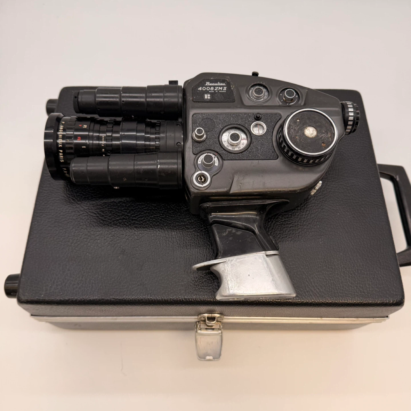 Beaulieu 4008 ZM II Super 8 Camera Angenieux 8–64mm Lens + Case