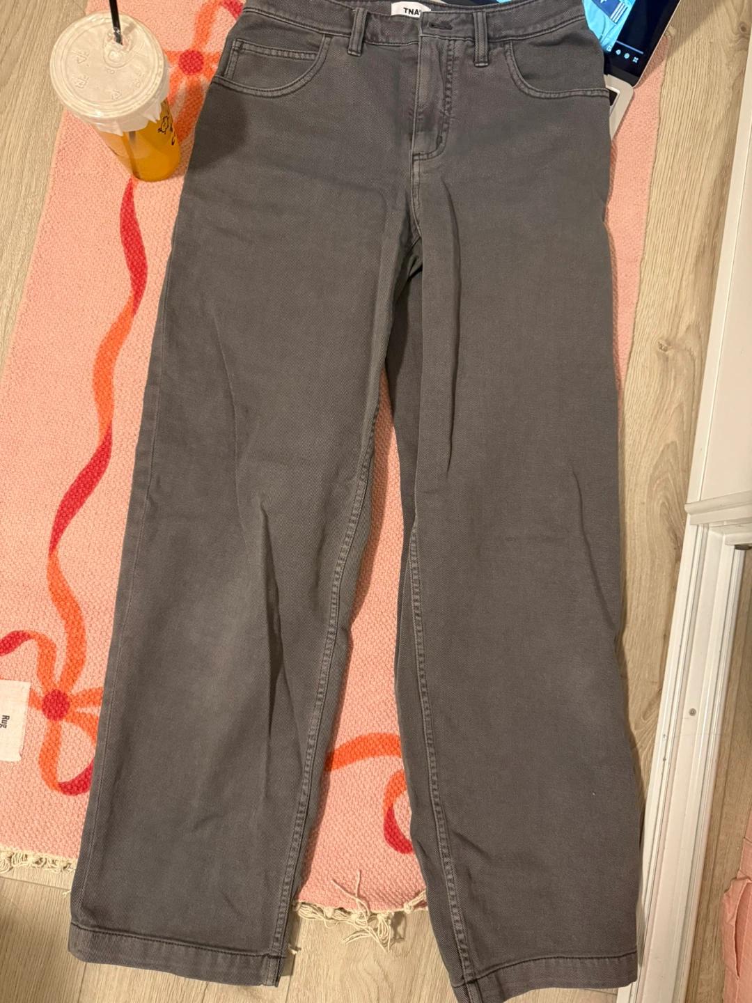 BRAND NEW TNA Grey "Sunkissed Coal" Groundwork Pants Size 4 🥕