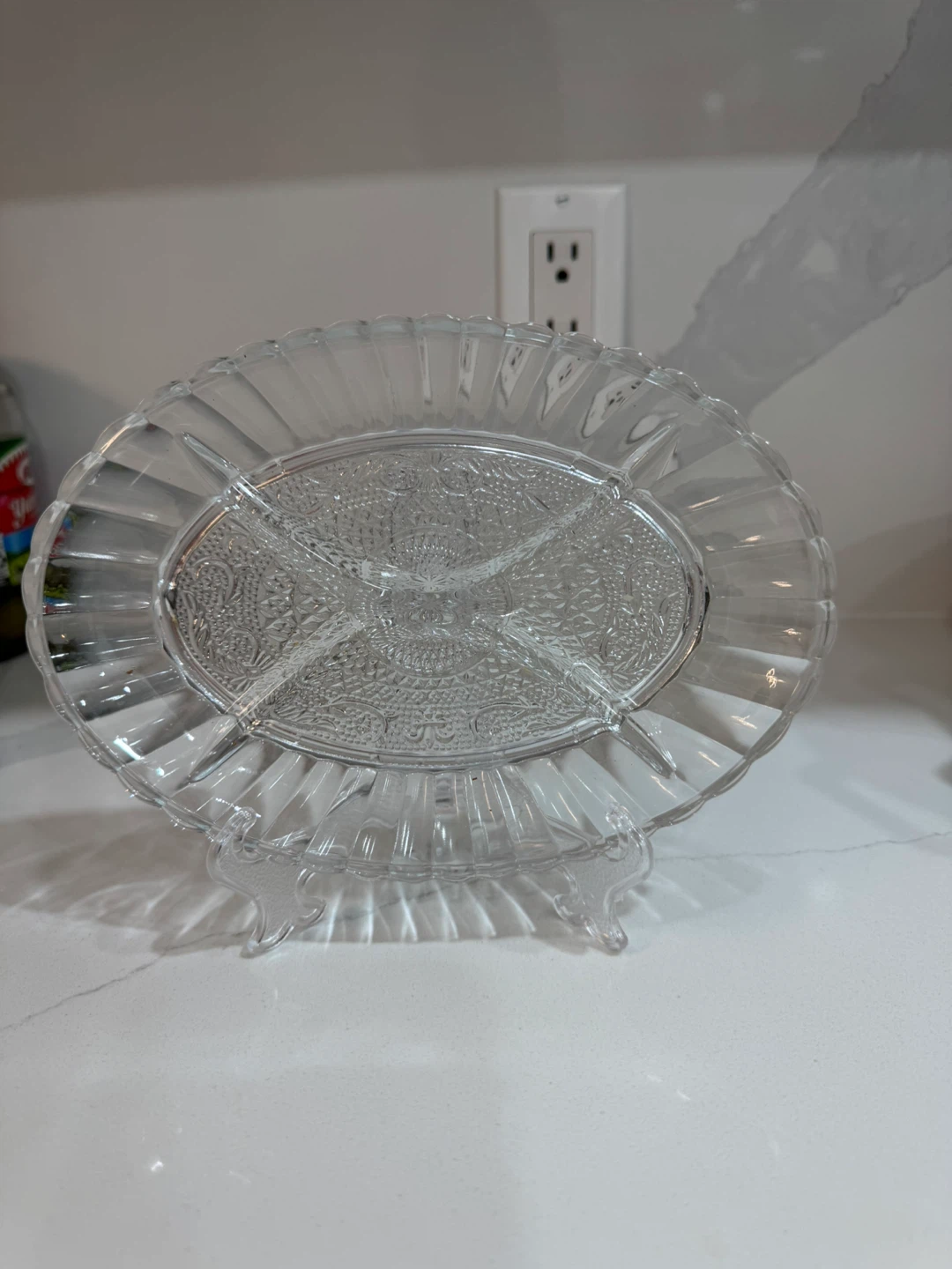 Crystal Clear Trellis 8 1/2" Oval Sectional Chip & Dip Platter - photo 3