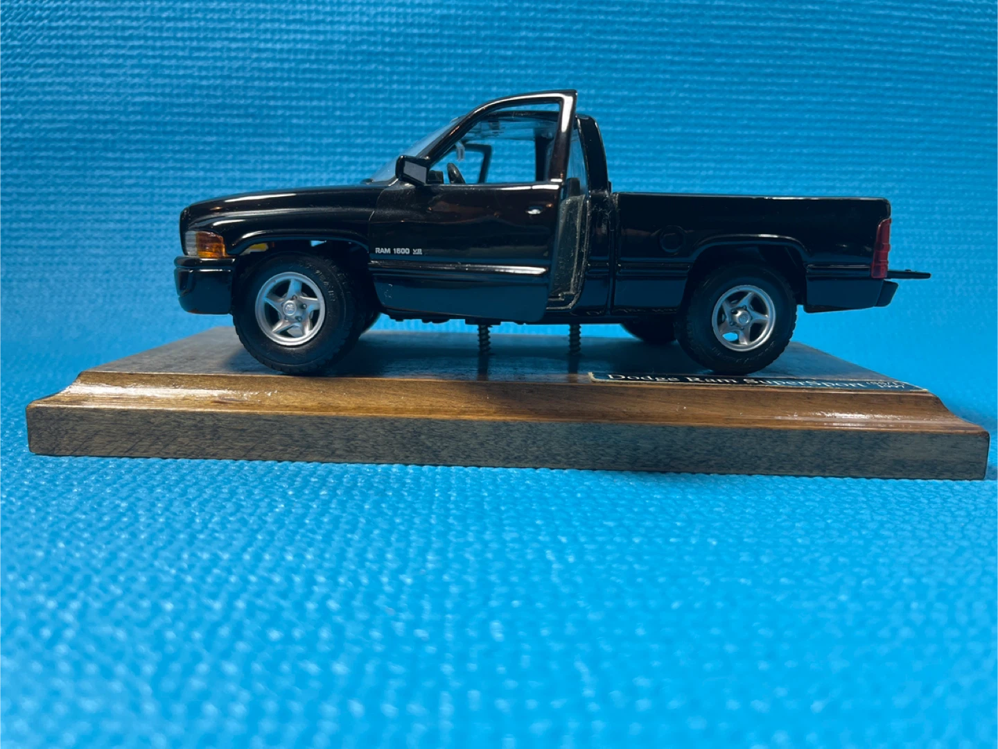Rare 97 Dodge Ram 1500 SS/T Model 1:26 Maisto Special Edition - photo 2