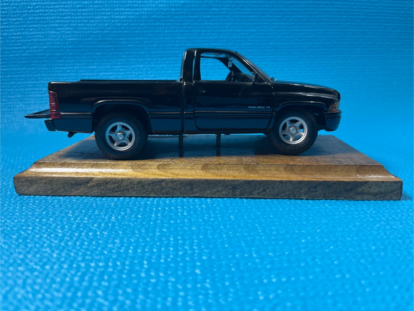 Rare 97 Dodge Ram 1500 SS/T Model 1:26 Maisto Special Edition - photo 4