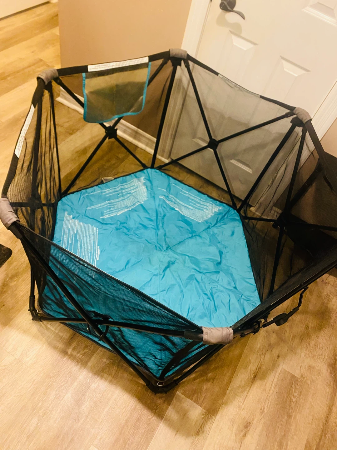 Evenflo baby playpen - photo 3