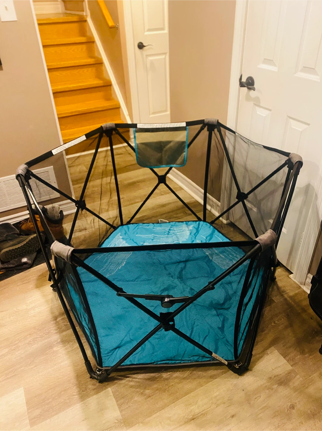 Evenflo baby playpen - photo 2