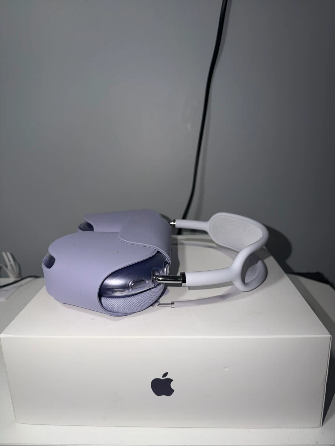 Apple AirPods Max Wireless Over-Ear Headphones - Purple - photo 4