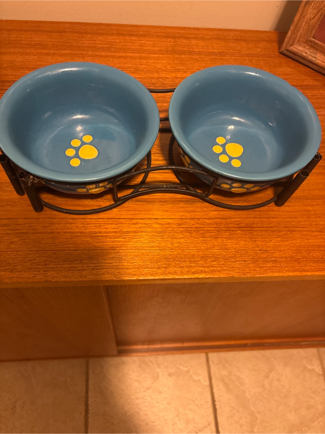 Pet Food set in metal stand for smaller dogs