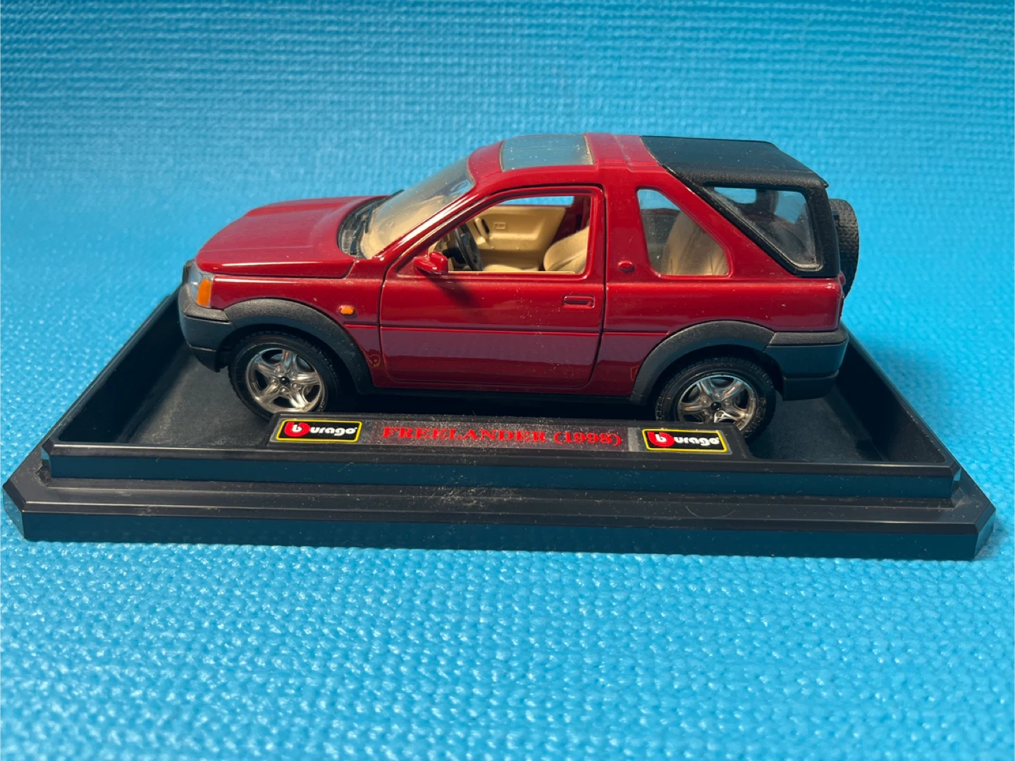 Bburago 1/24 Diecast 1998 Land Rover Freelander - Red