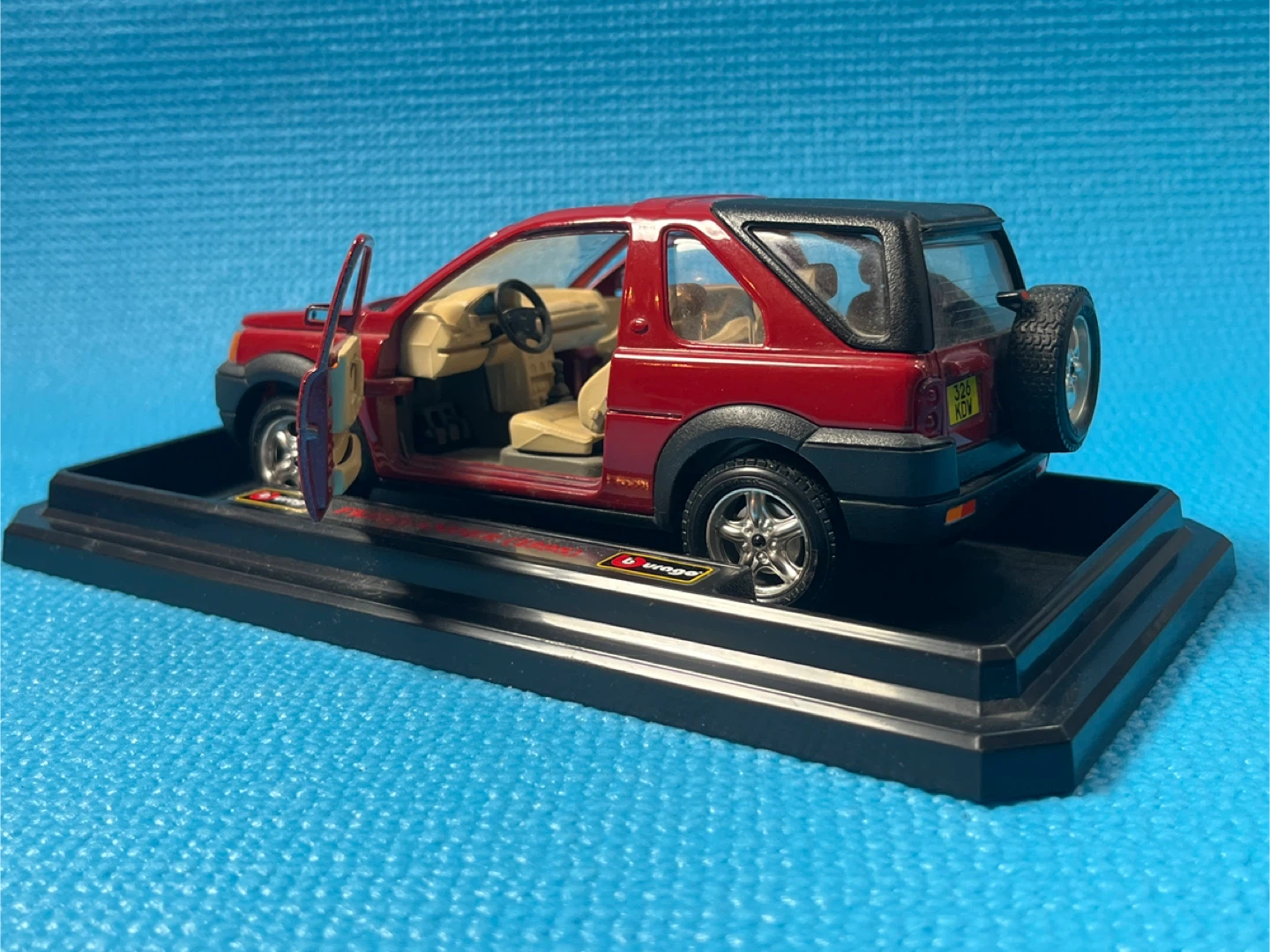 Bburago 1/24 Diecast 1998 Land Rover Freelander - Red - photo 3