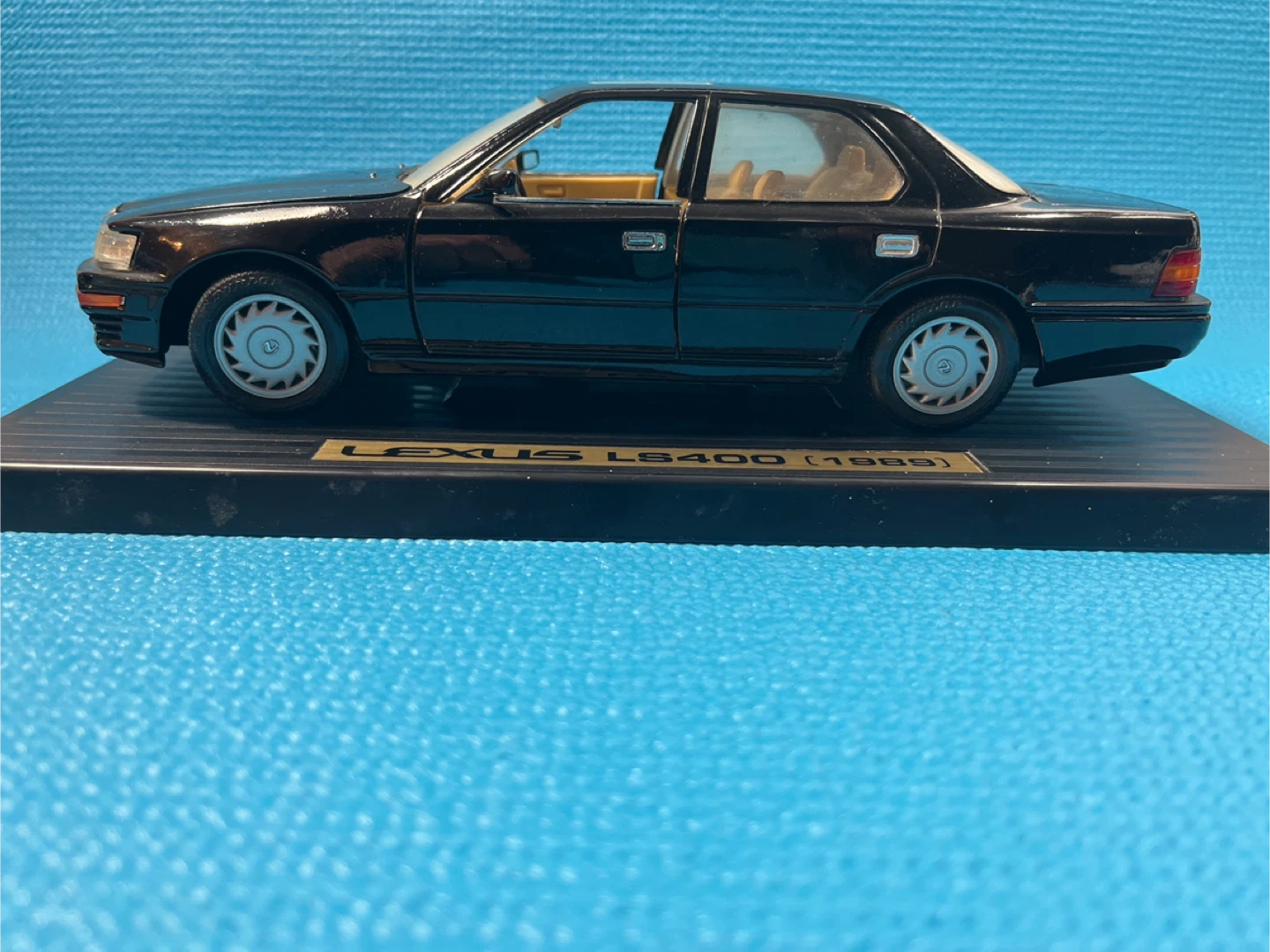 Rare 1/18 Scale 1989 Lexus LS400 Diecast Model - Road Legends - photo 2