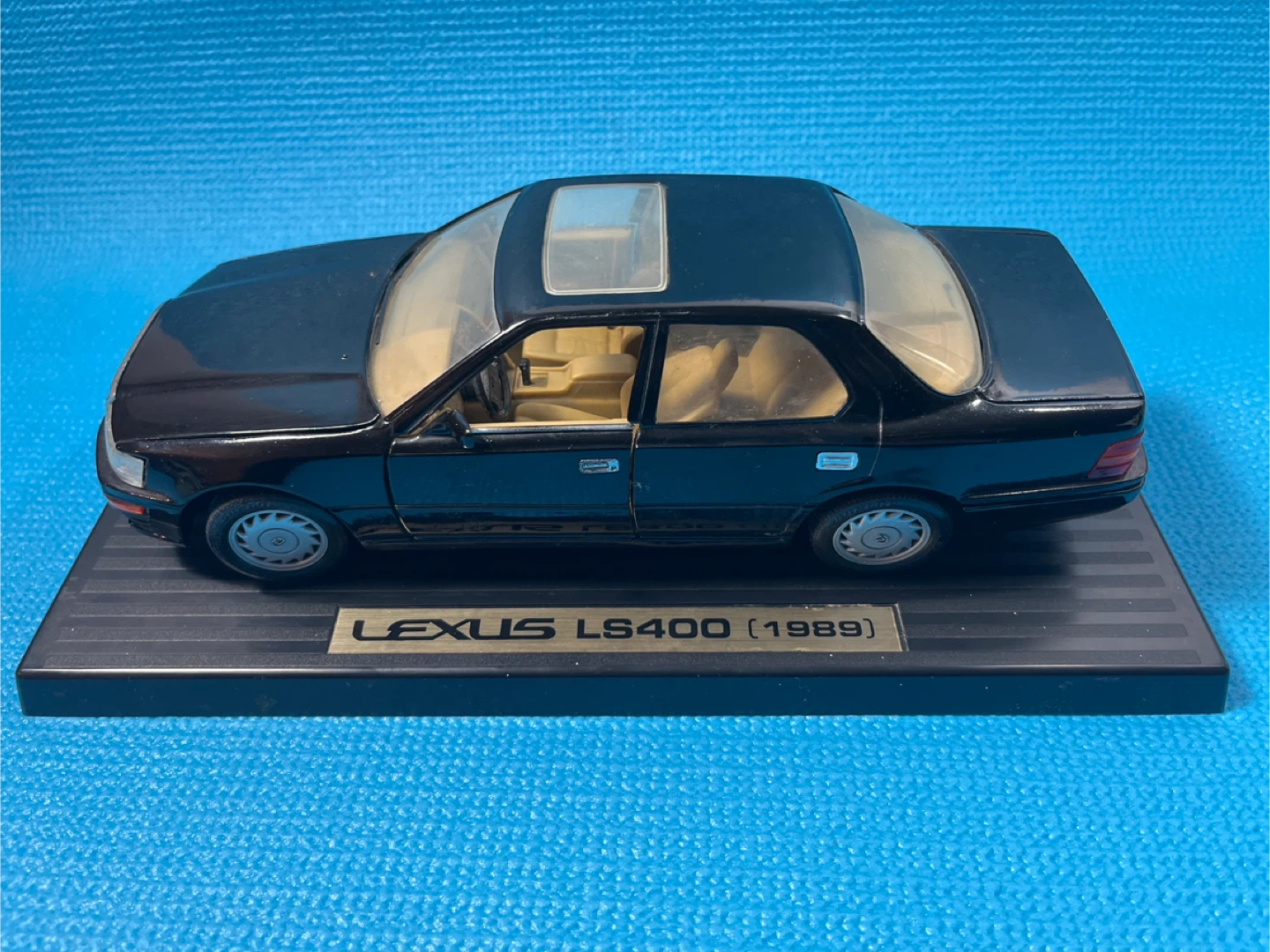 Rare 1/18 Scale 1989 Lexus LS400 Diecast Model - Road Legends