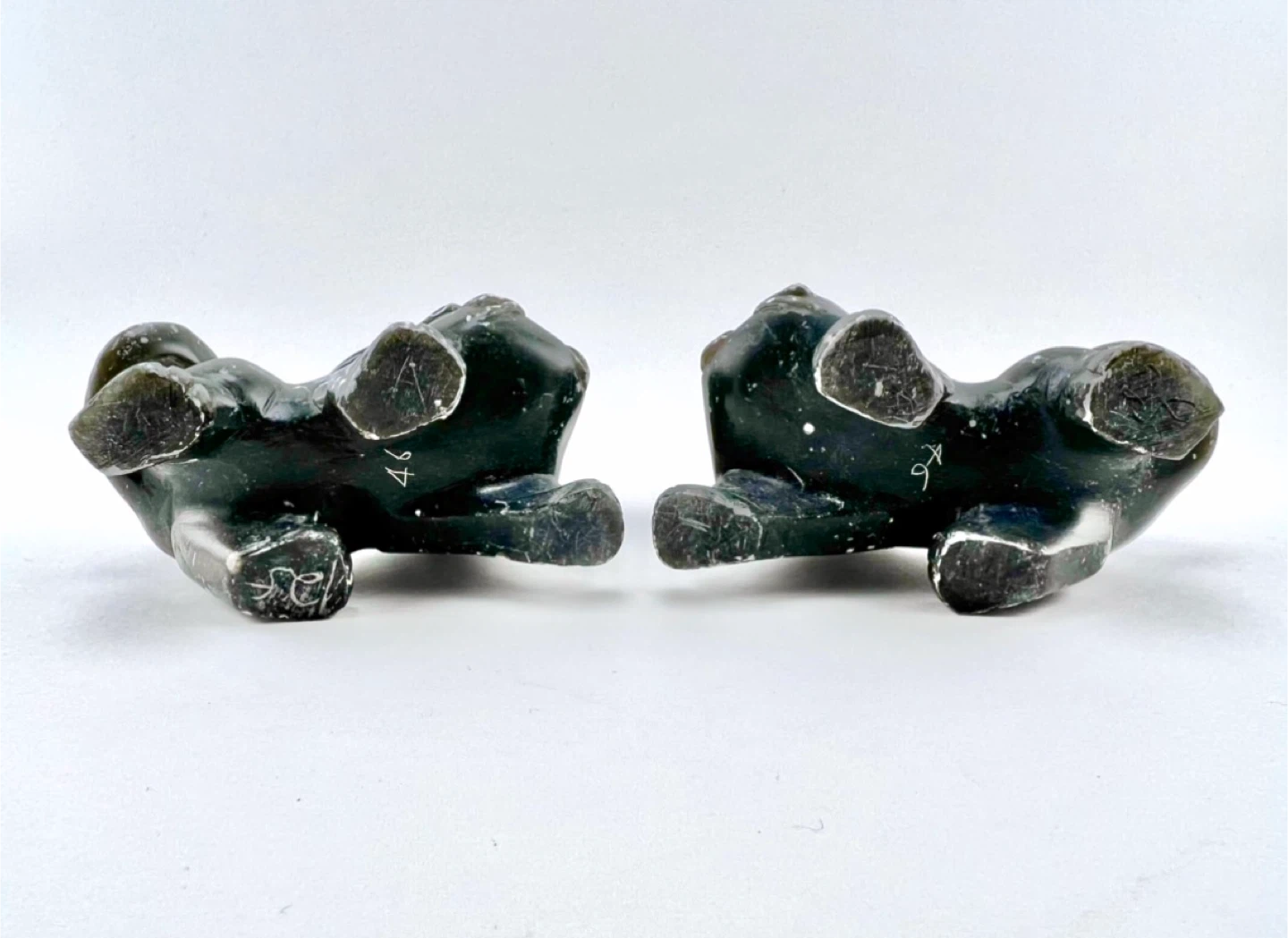 Pair of small dark green soapstone carved food dog figurines - photo 5