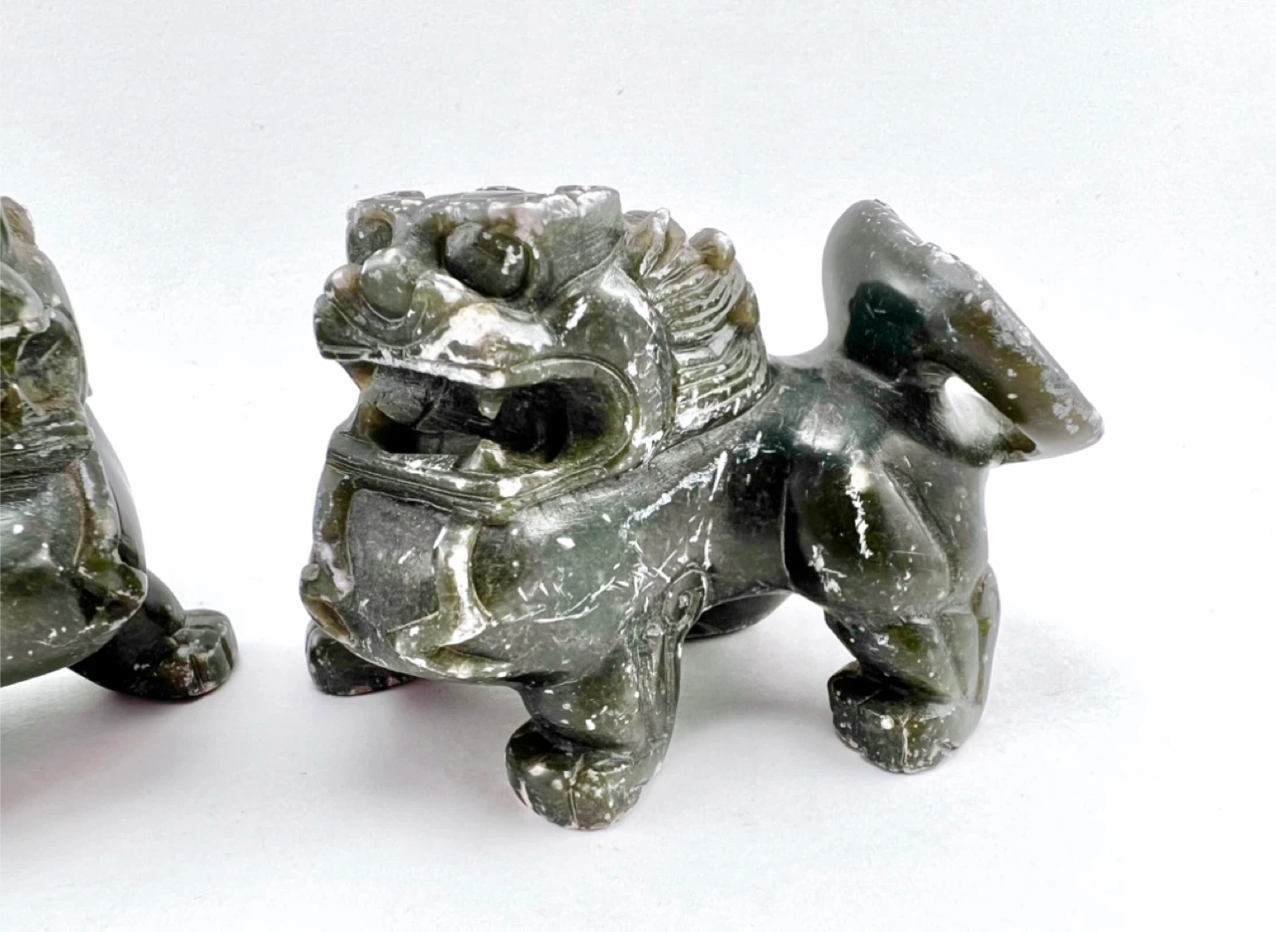 Pair of small dark green soapstone carved food dog figurines - photo 4