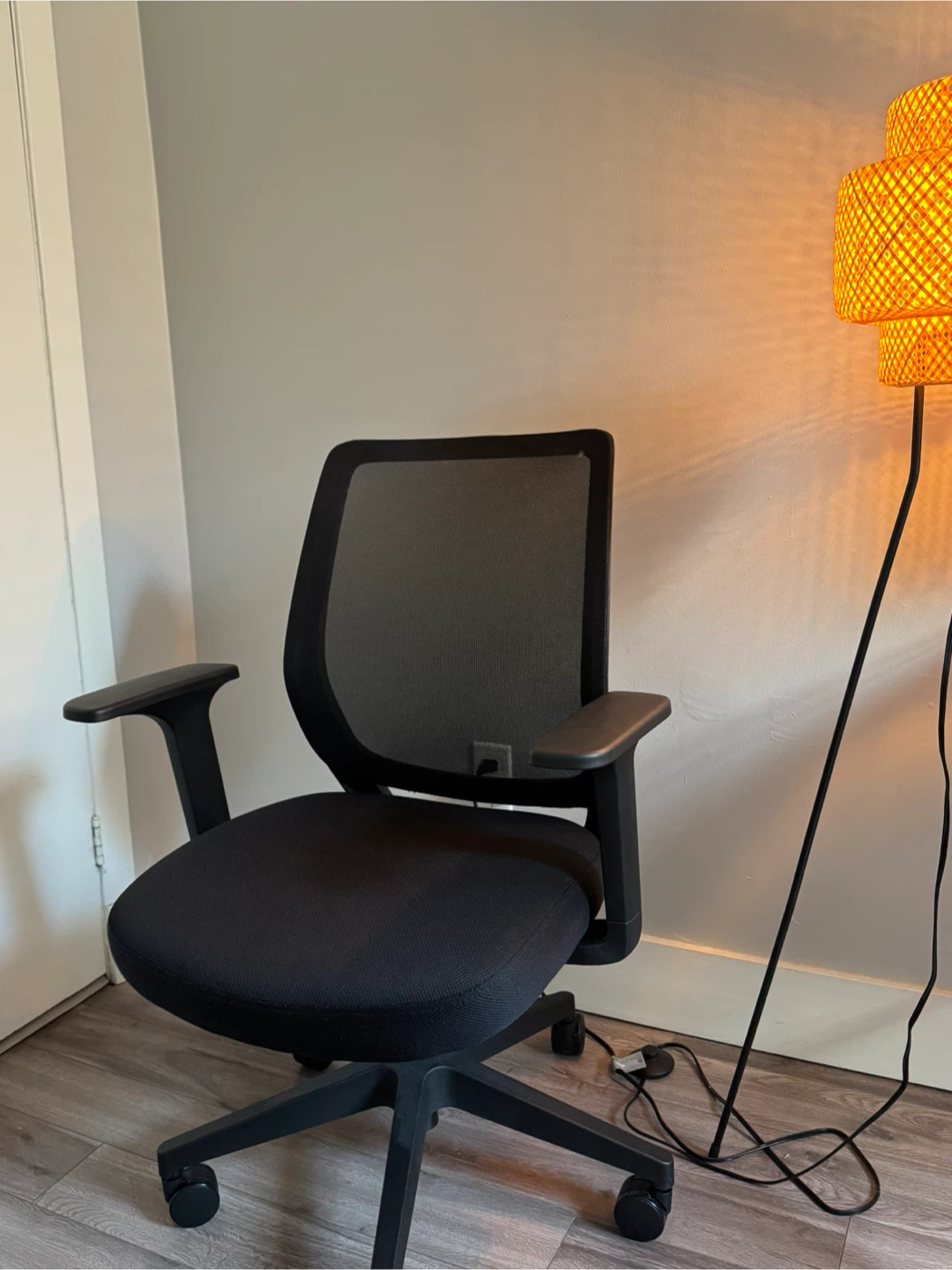 Black Mesh Office Chair - photo 2