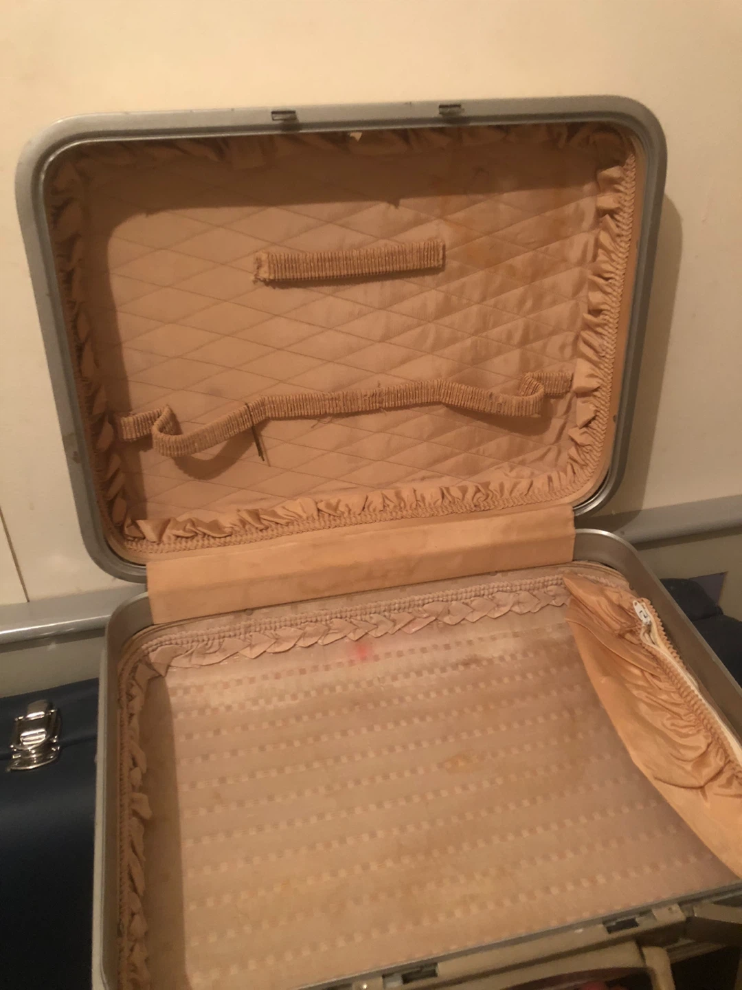 Vintage Cream Suitcase - photo 2