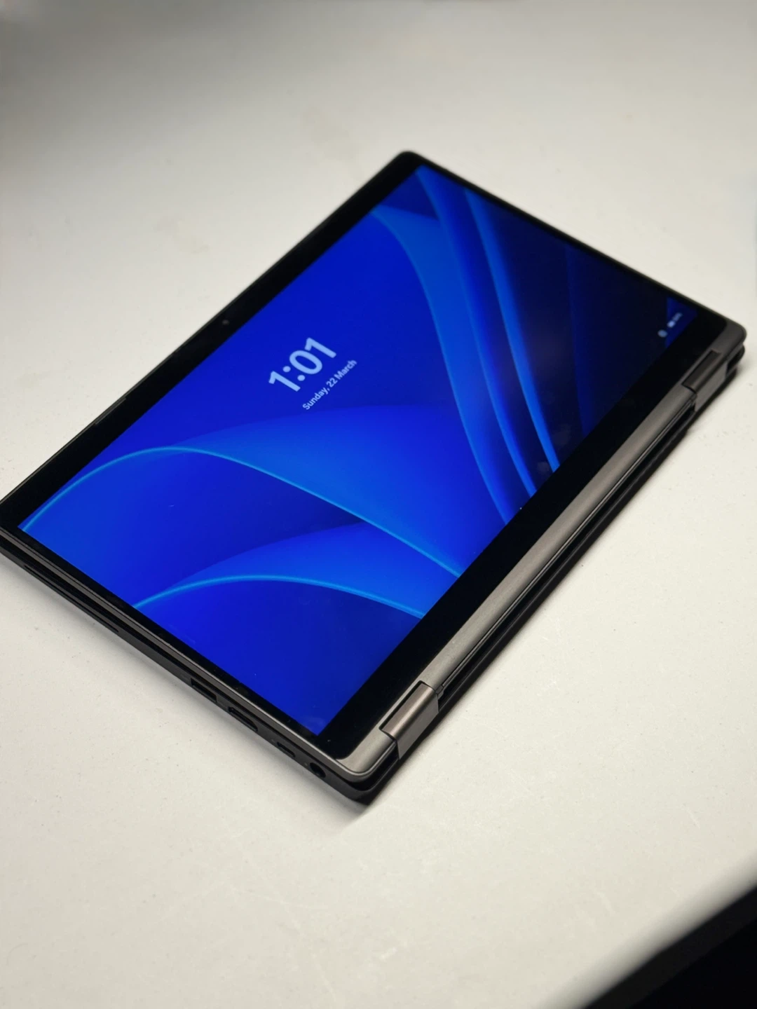 Dell Latitude 5300 2-in-1 Laptop - photo 3