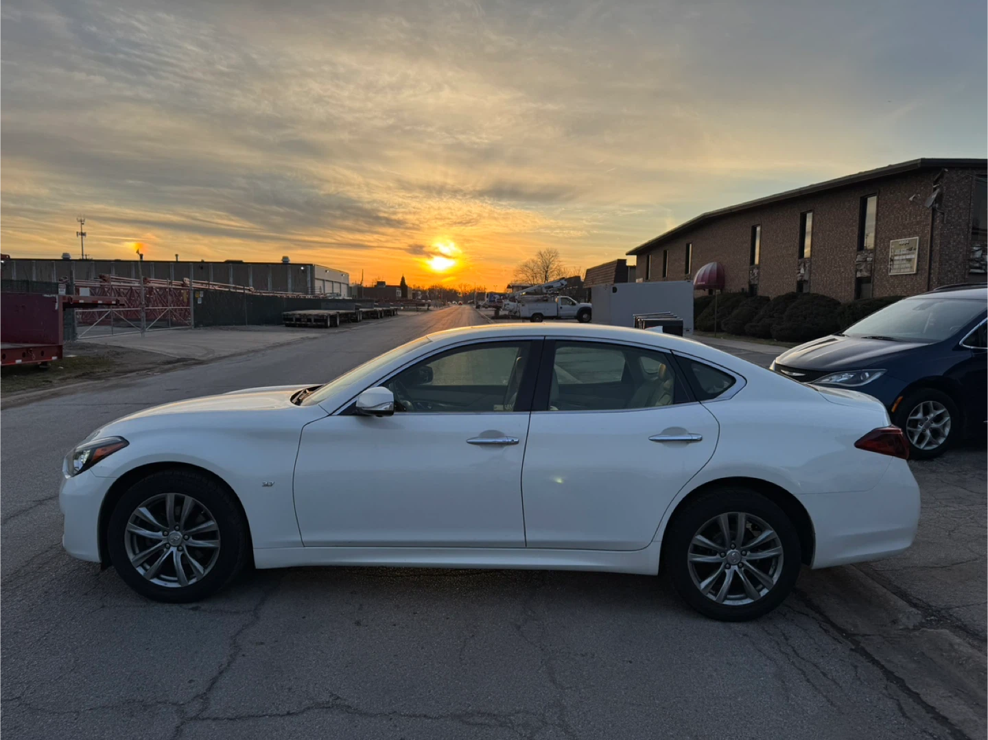 2015 Infiniti Q70 · 3.7 Sedan 4D - photo 4