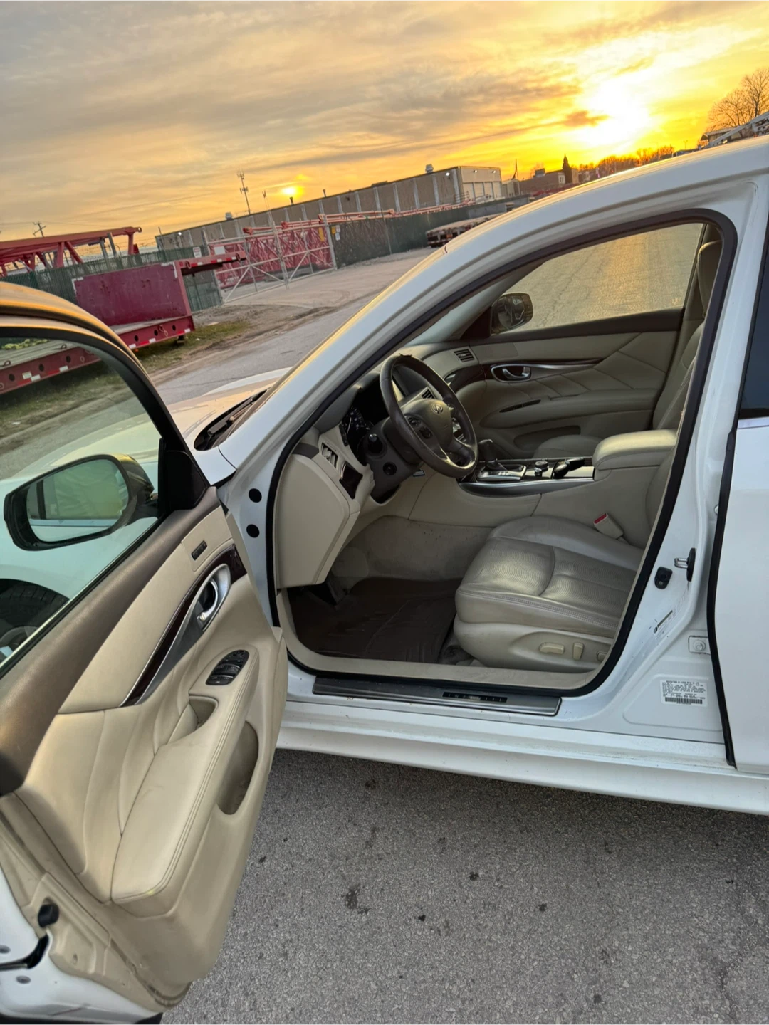 2015 Infiniti Q70 · 3.7 Sedan 4D - photo 5
