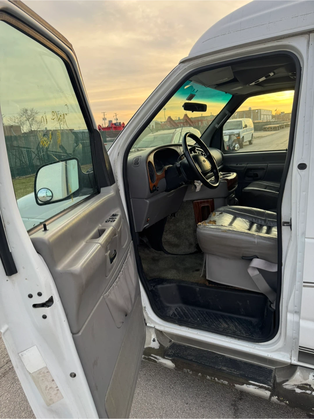 2001 Ford Econoline E150 Passenger · Van - photo 5