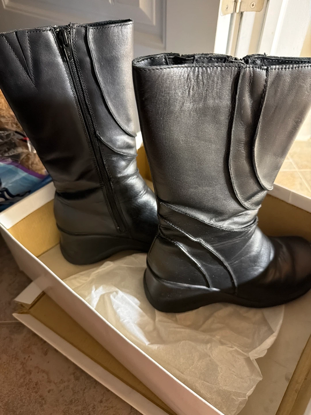 Women's Black Leather Winter Boots and high heels. - photo 5