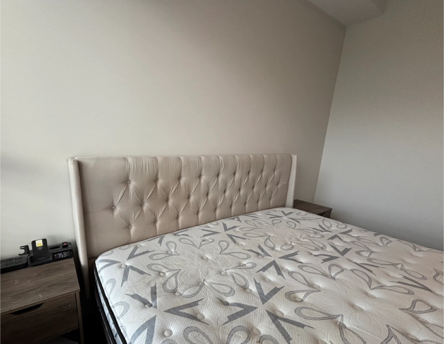 King size bed - photo 2