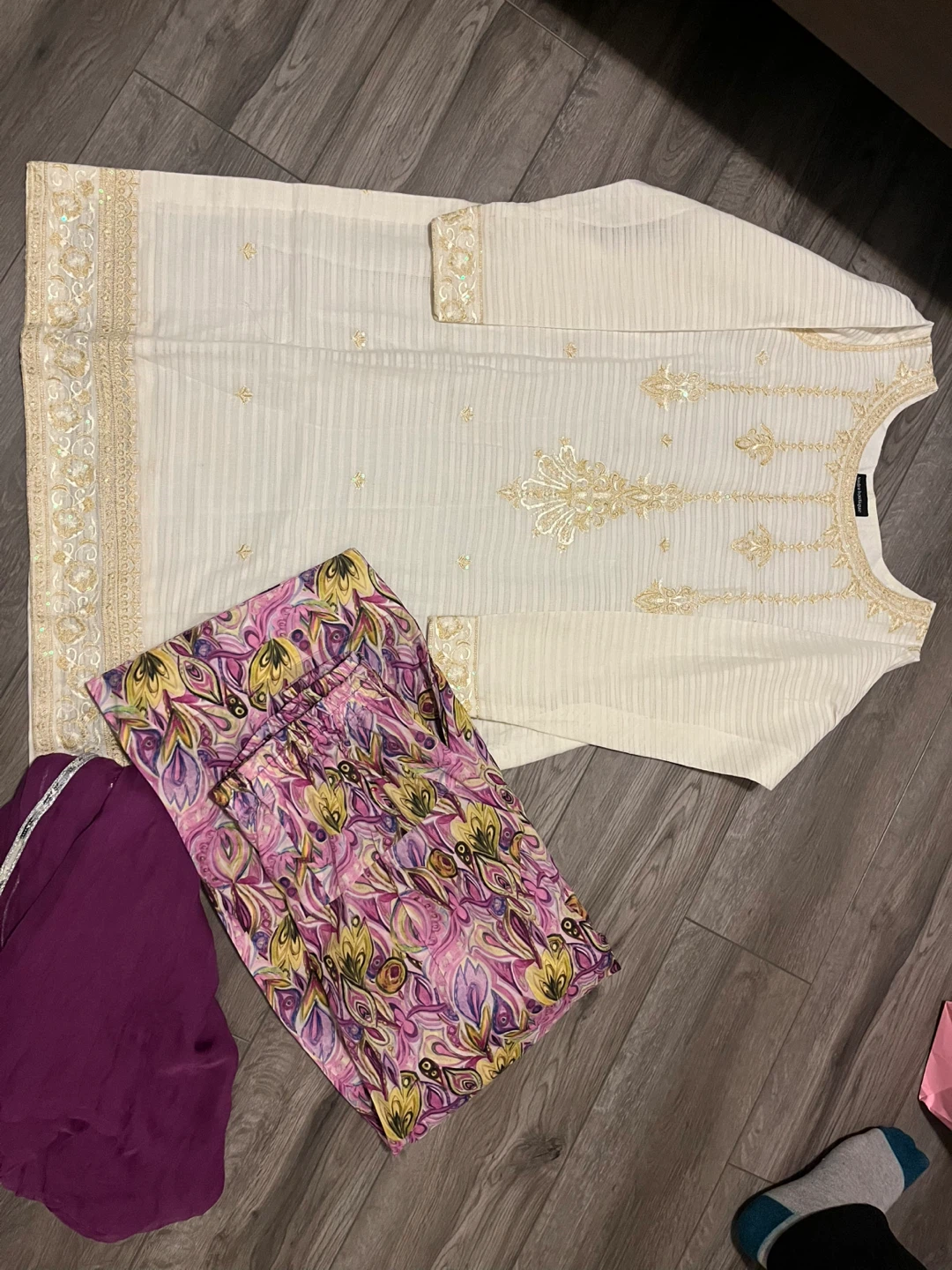 Cream embroidered Kurta with Trousers and Dupatta - photo 2