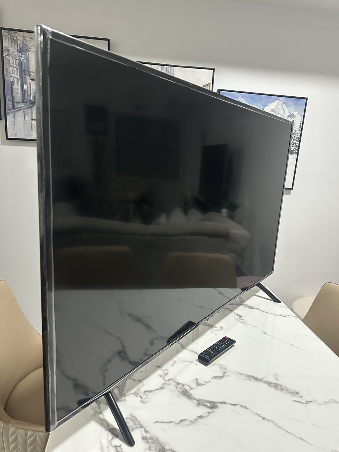 60-inch Samsung 4K Smart TV – Like New Condition - photo 2