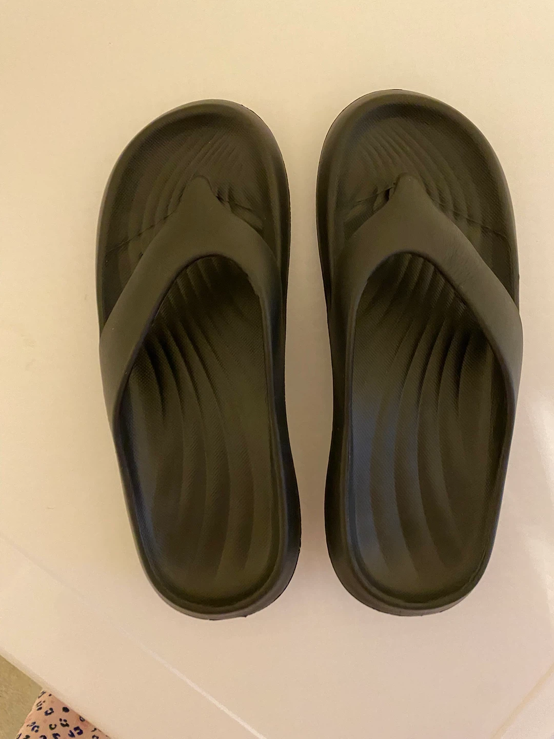 FLIP FLOPS SIZE 10