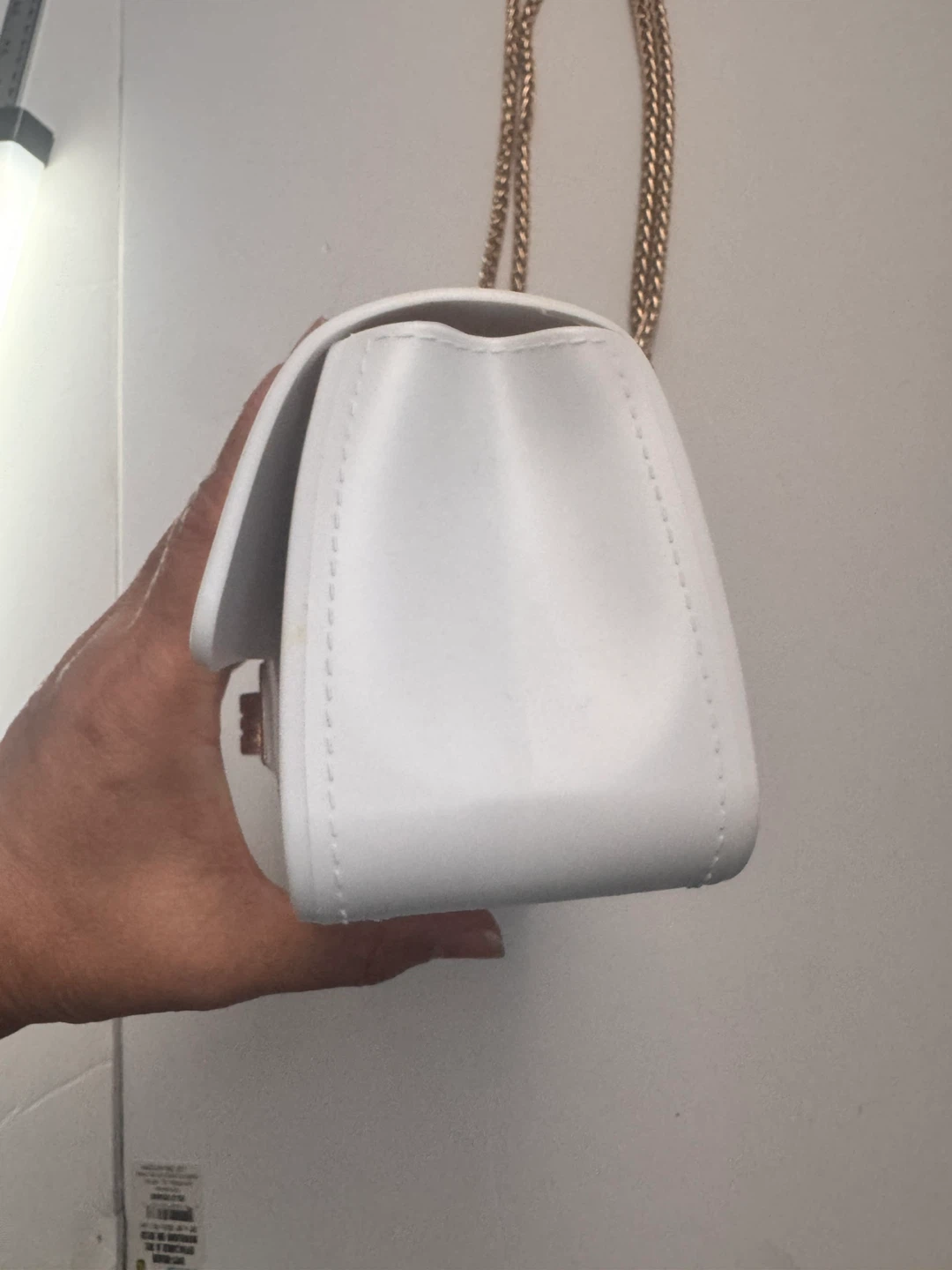 White Croc Embossed Chain Shoulder Bag - photo 5