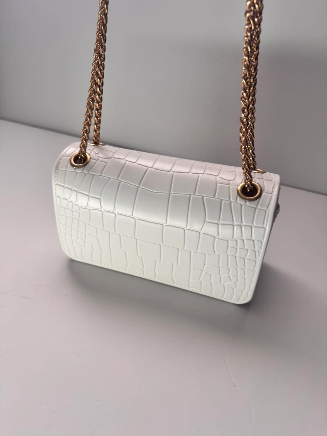 White Croc Embossed Chain Shoulder Bag - photo 2