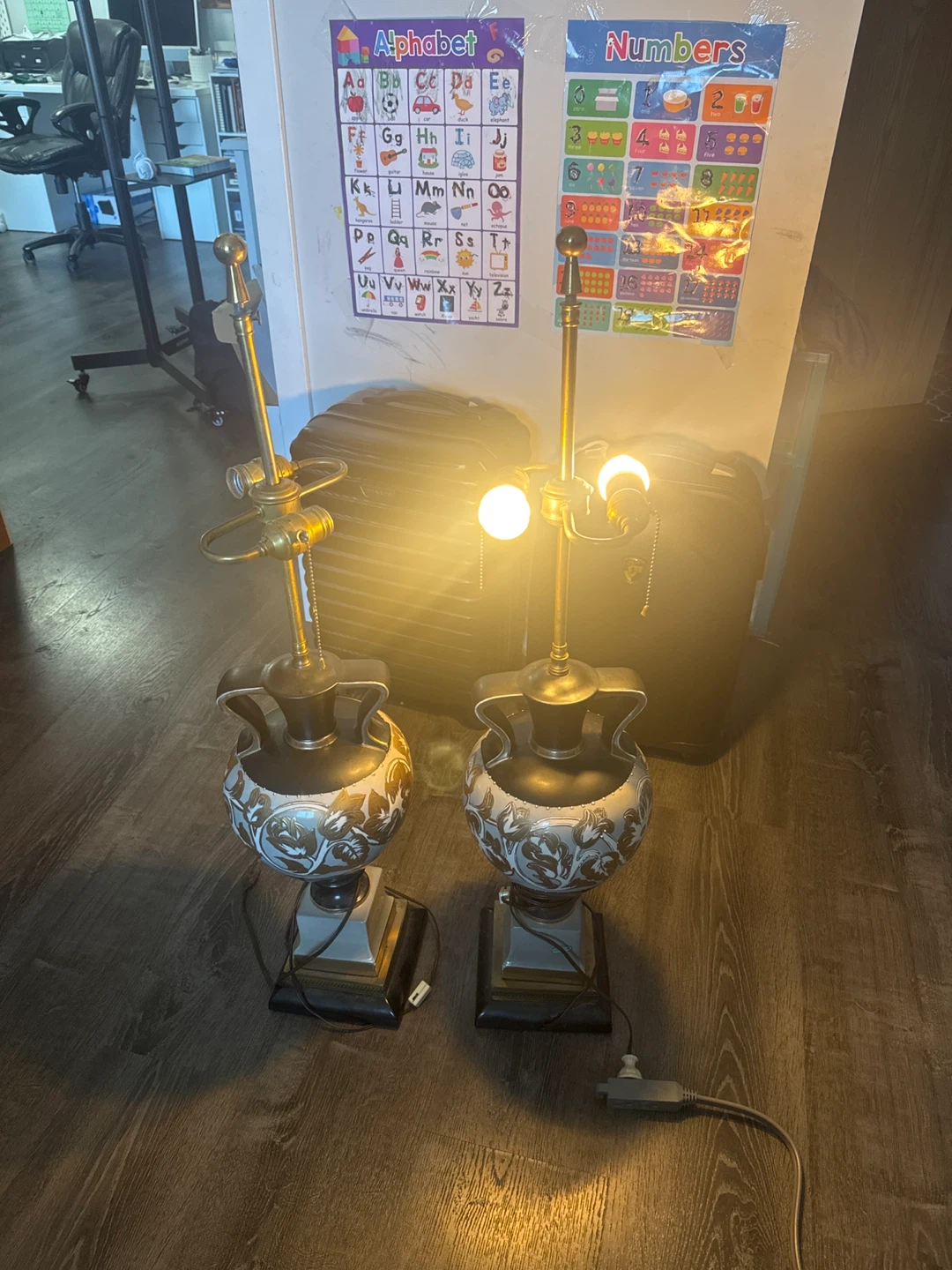 Pair of Vintage Table Lamps SOLD AS IS - photo 2