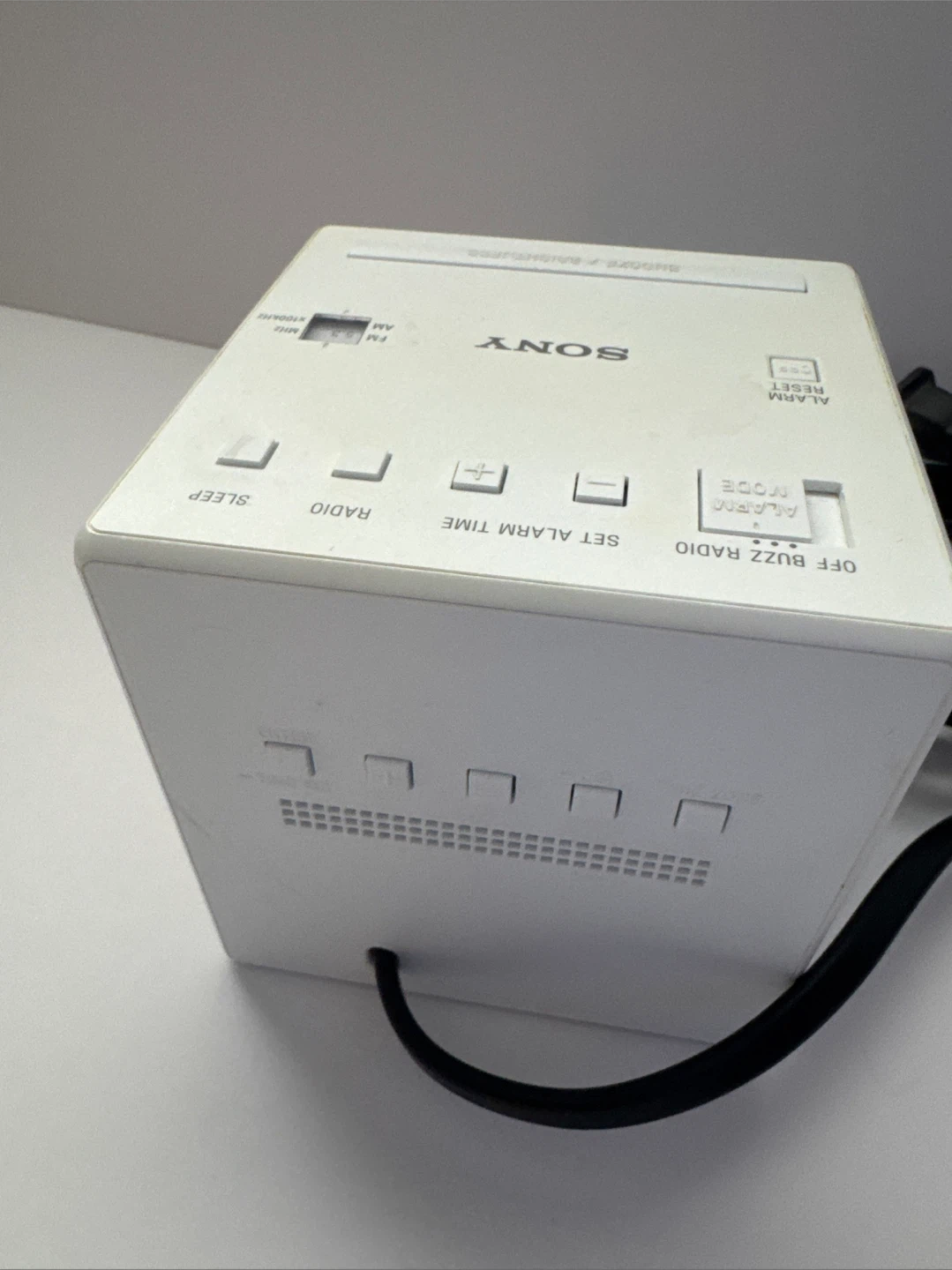 Sony Cube Alarm Clock Radio - photo 4