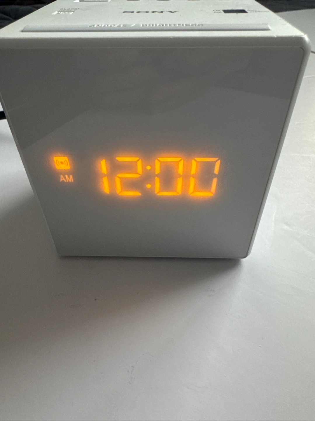Sony Cube Alarm Clock Radio - photo 2