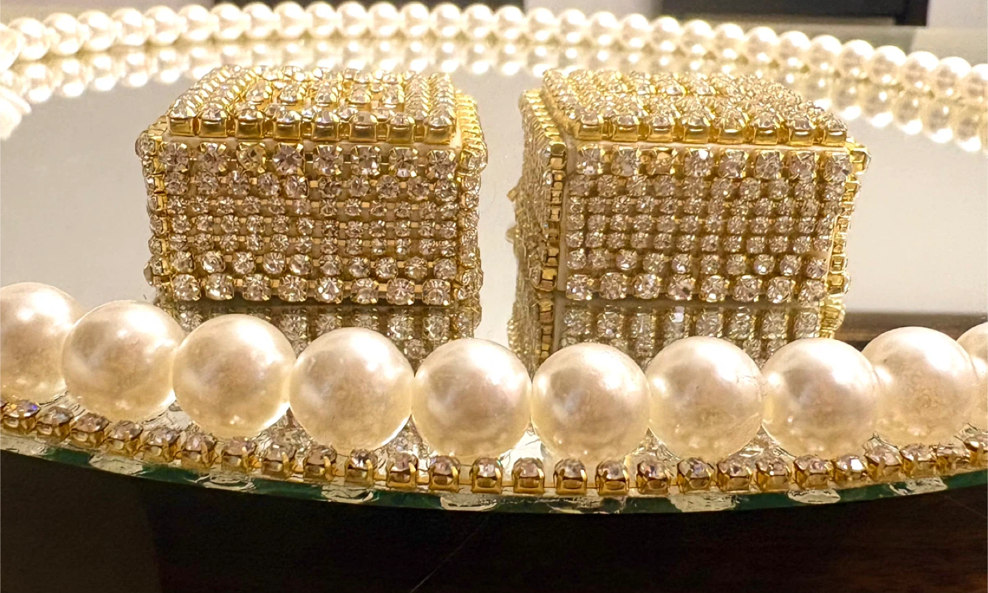 Round Mirror Tray with Faux Pearls, rhinestone & white floral - photo 3