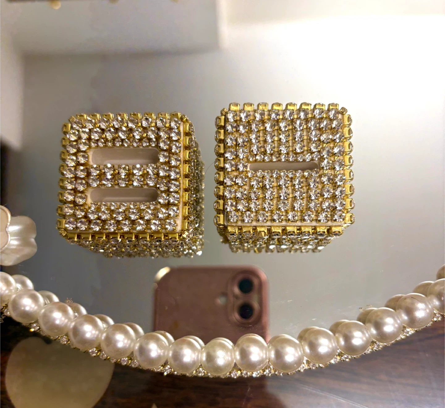 Round Mirror Tray with Faux Pearls, rhinestone & white floral - photo 4