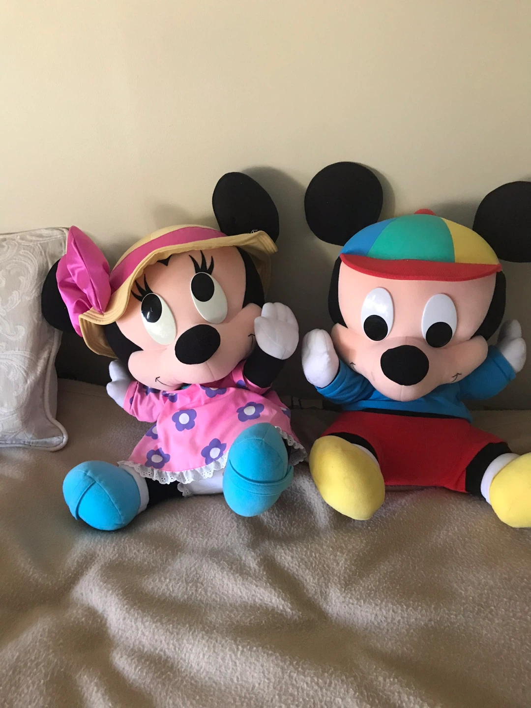 Talking Mickey & Minnie Plush Toys – Large Size, Like New! - photo 2