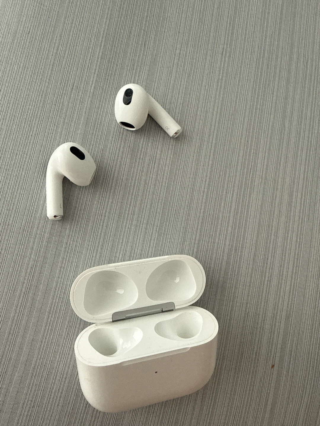 Apple AirPods 3rd Generation Charging Case - photo 2