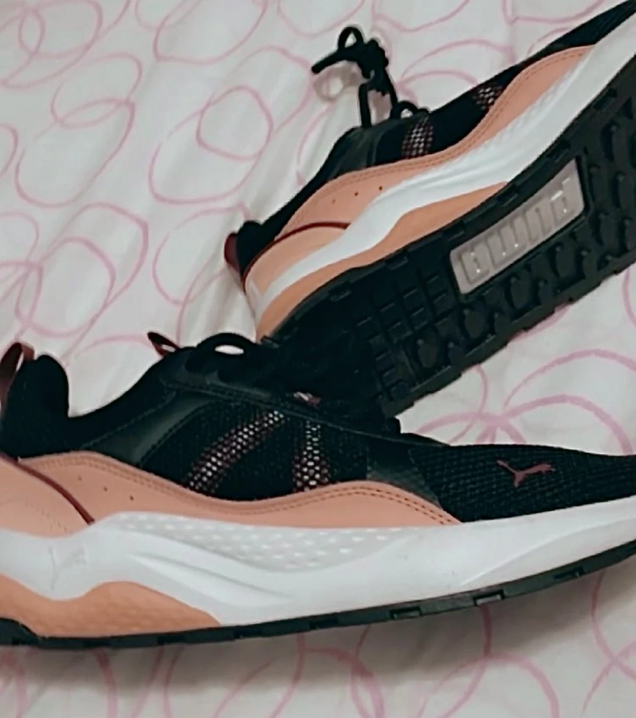 Brand NEW Puma Anzarun 2.0 .Size 7sneaker