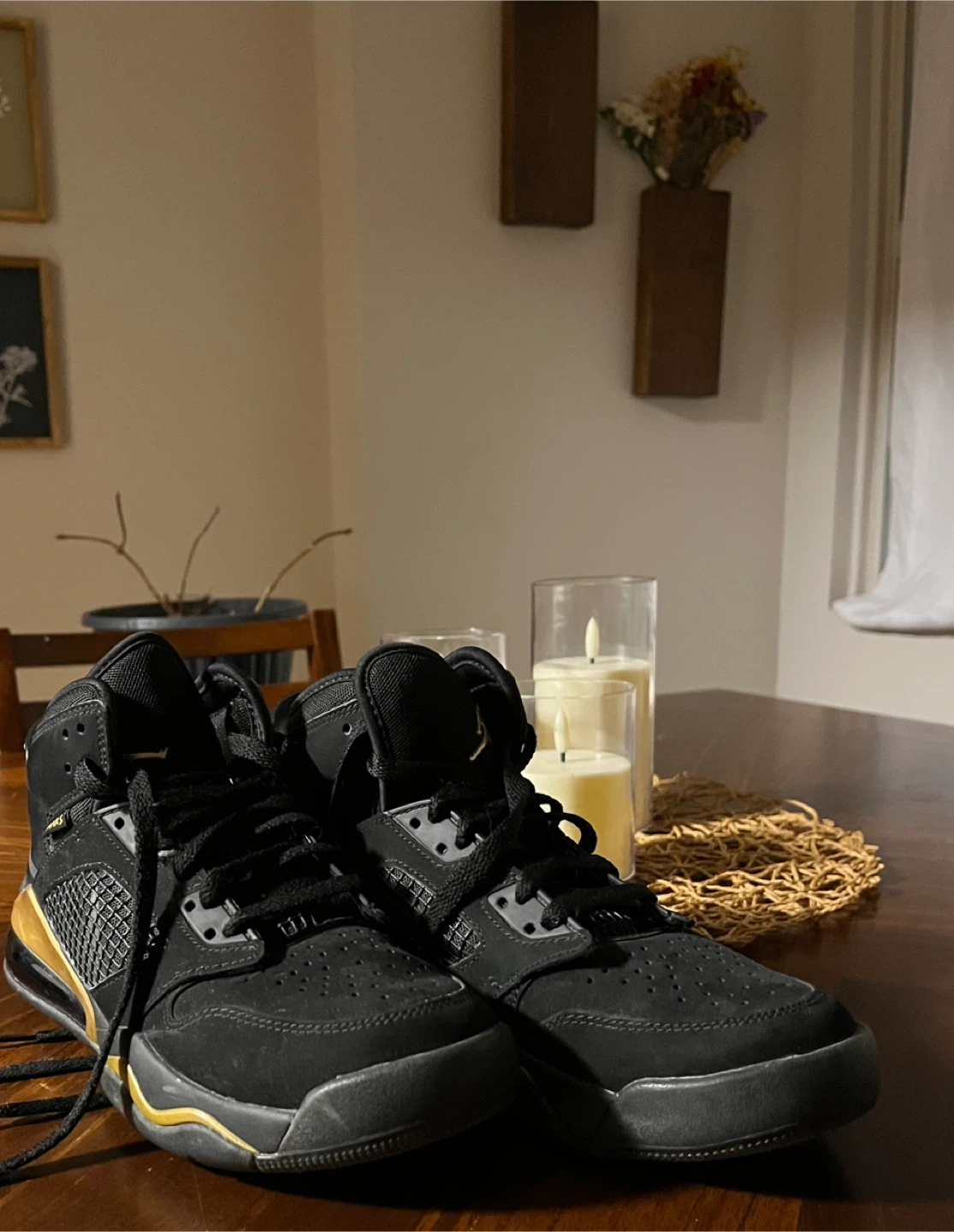 Mint condition 7Y Air Jordan Mars 270 Black Gold Sneakers