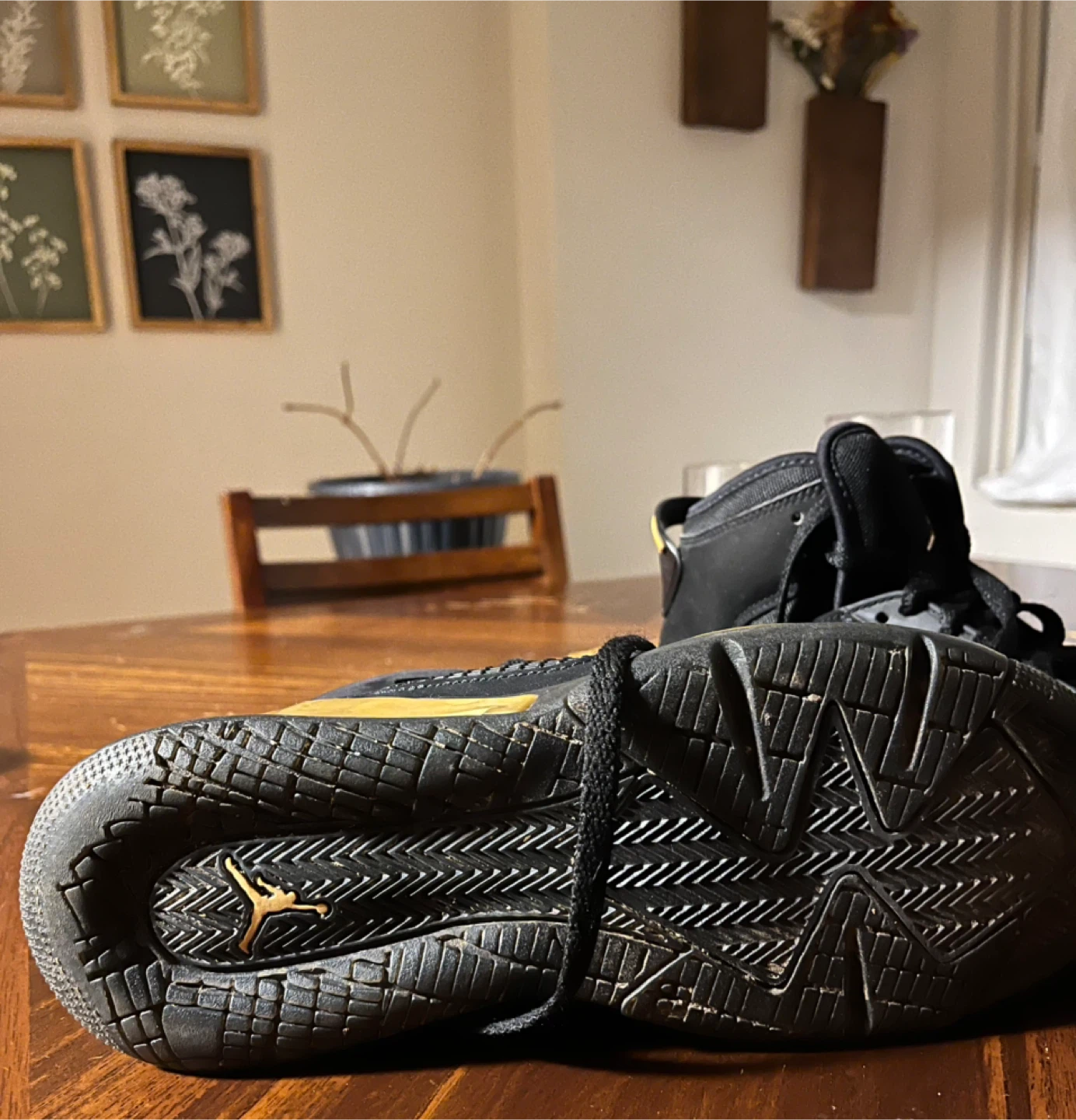 Mint condition 7Y Air Jordan Mars 270 Black Gold Sneakers - photo 2