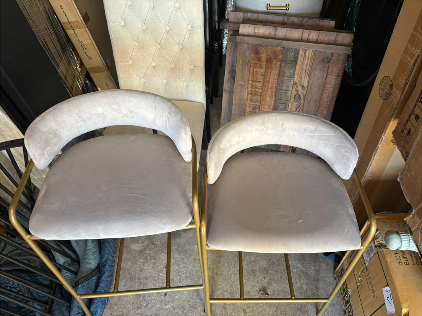 Set of 2 Grey Velvet Bar Stools with Gold Legs - photo 2