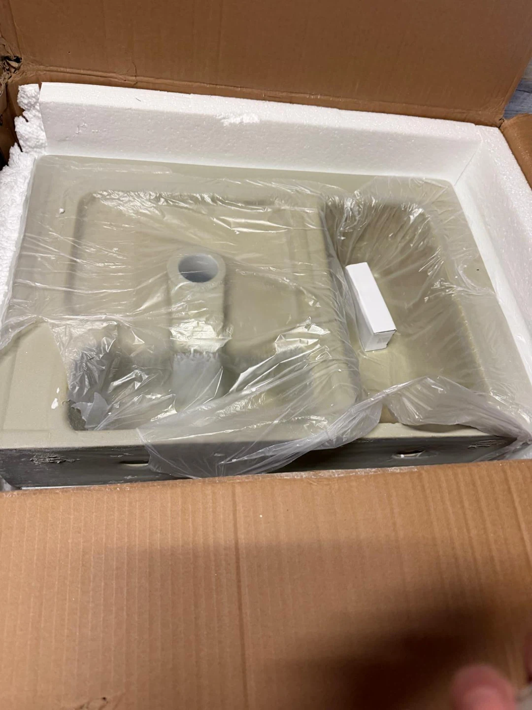 Swiss Madison Ceramic Sink - photo 3
