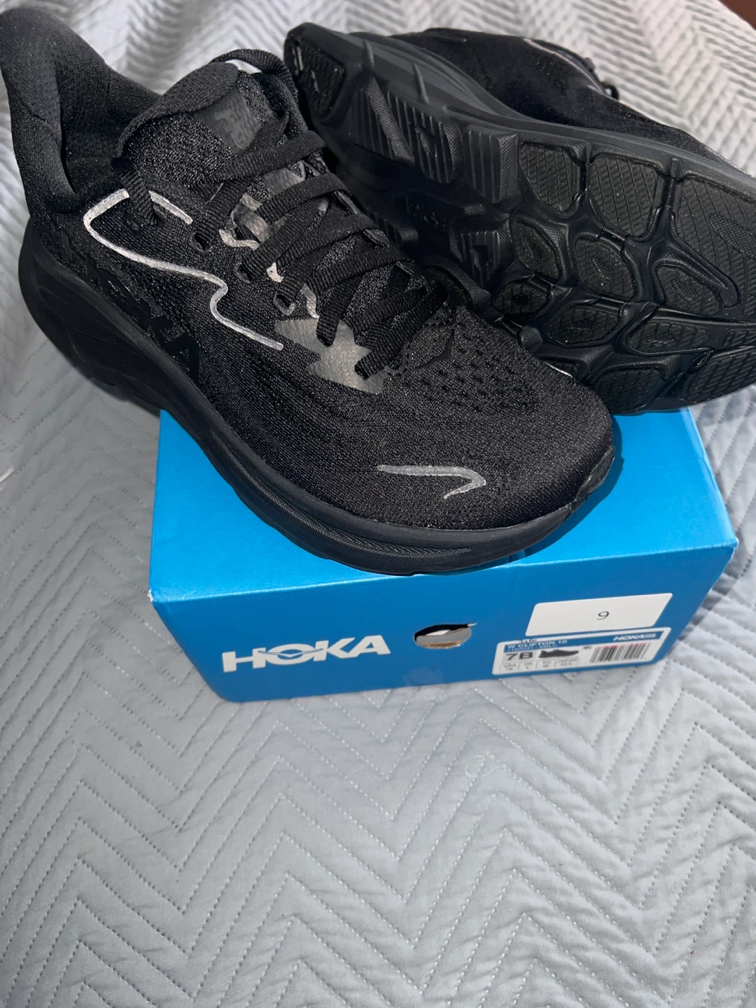 Hoka Clifton 10 Black Running Shoes Women’s Size 7 - photo 2