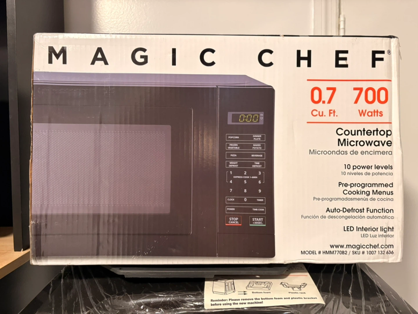 Magic Chef 0.7 Cu. Ft. Countertop Microwave