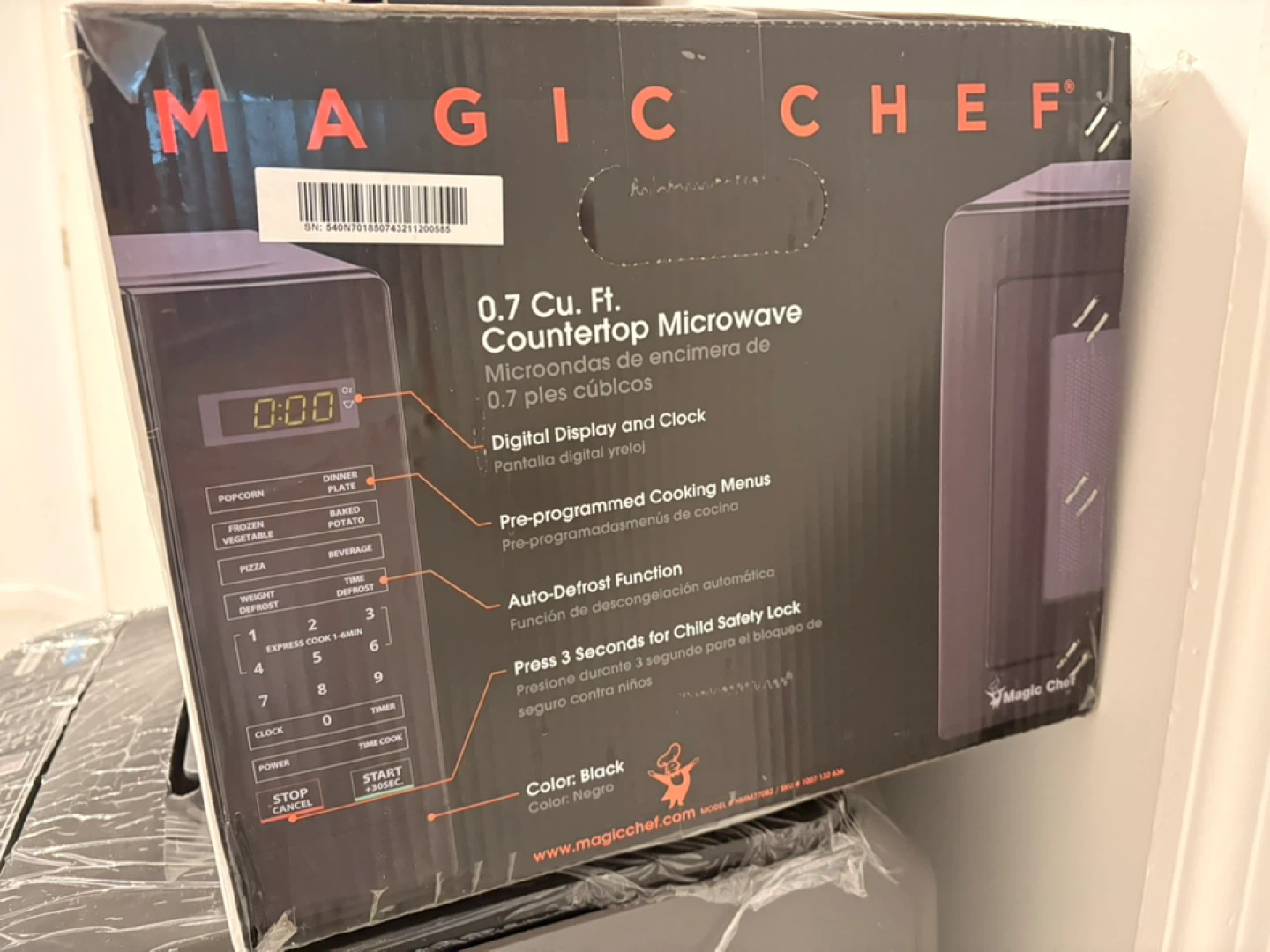 Magic Chef 0.7 Cu. Ft. Countertop Microwave - photo 2