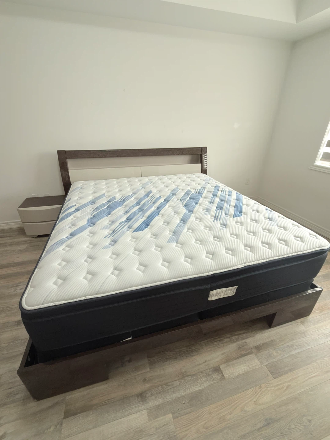Serta iComfort Pro HD King Extra Firm Mattress (In Warranty)